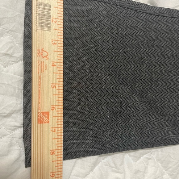 Worth gray herringbone design. Fitted to knee with slight flare - Picture 8 of 11